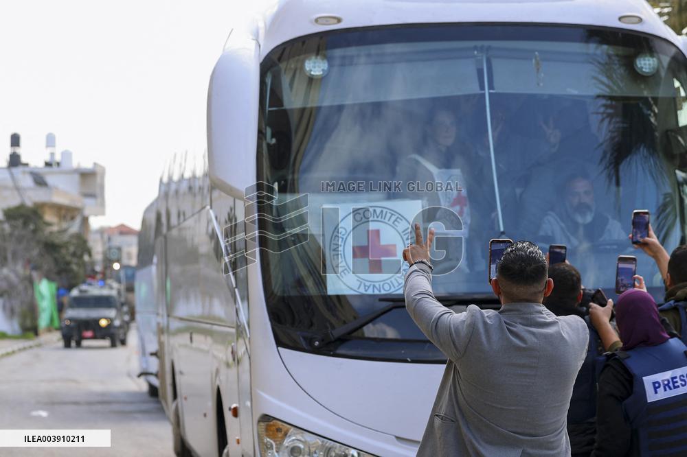 Second Batch Of Palestinian Prisoners Arrive In Ramallah