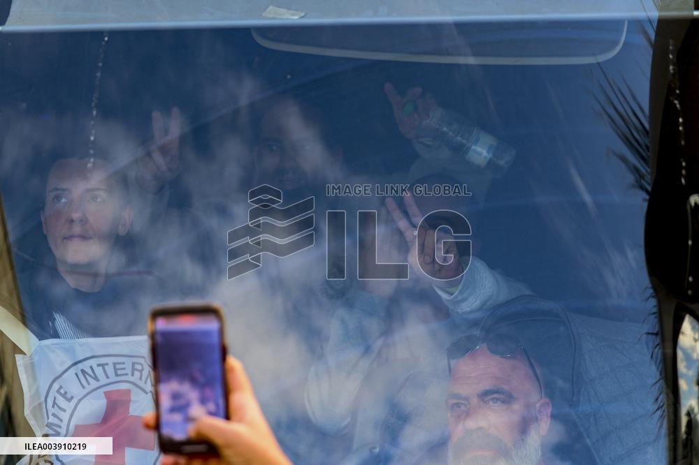 Second Batch Of Palestinian Prisoners Arrive In Ramallah