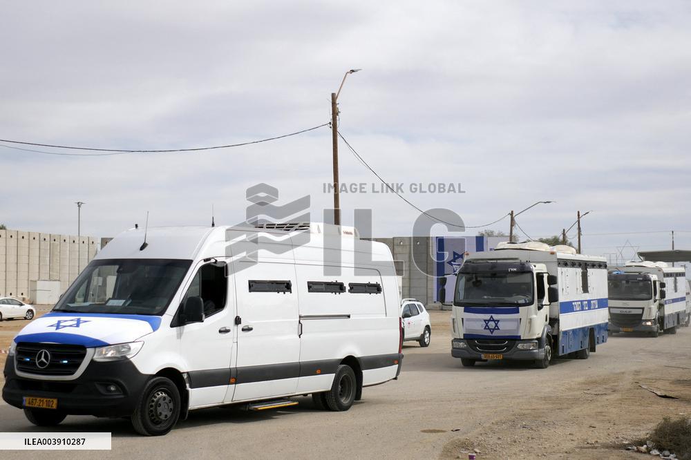 Palestinian Prisoners Leave Ktzi'ot Prison In Southern Israel