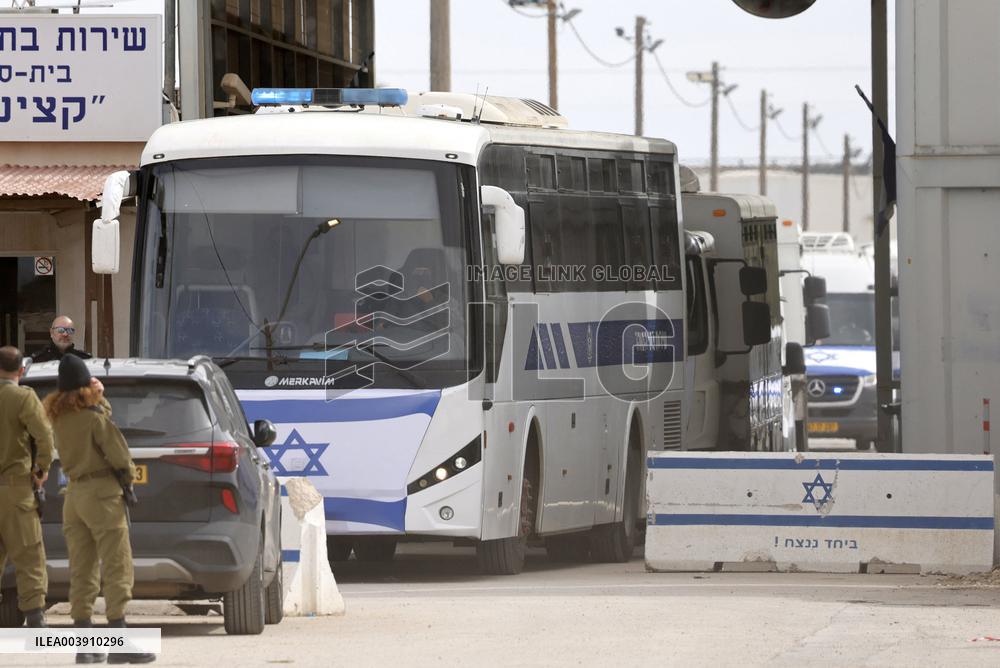 Palestinian Prisoners Leave Ktzi'ot Prison In Southern Israel