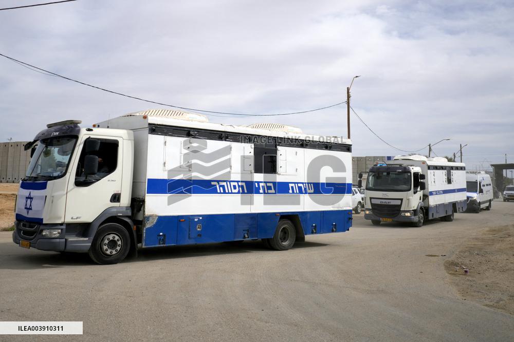 Palestinian Prisoners Leave Ktzi'ot Prison In Southern Israel