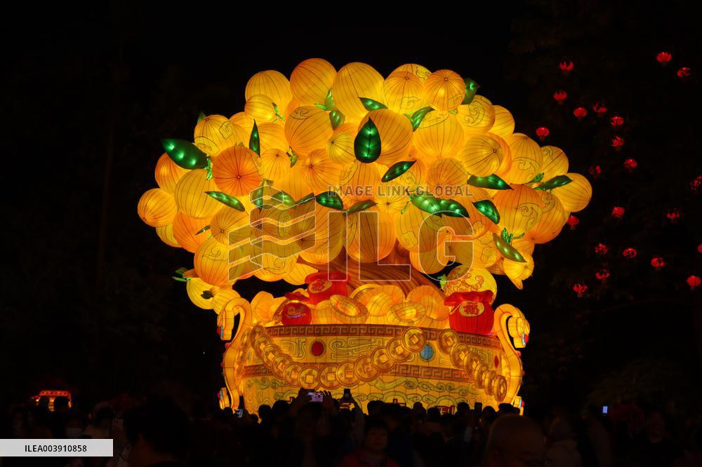 Festive Lantern Fair in Guangzhou