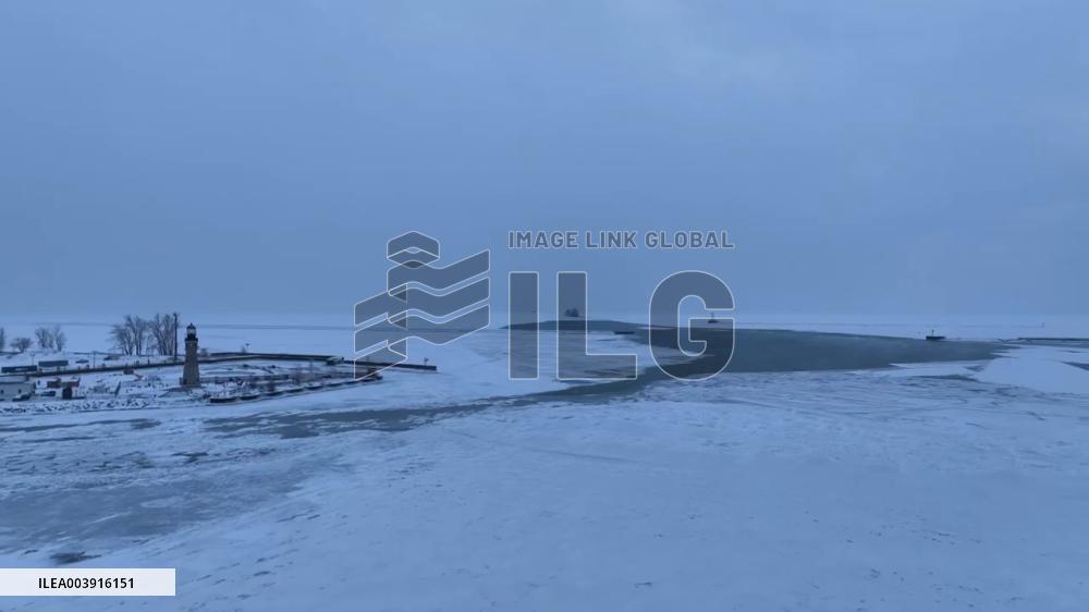 US: Canadian Vessel Manitoulin Freed From Lake Erie Ice