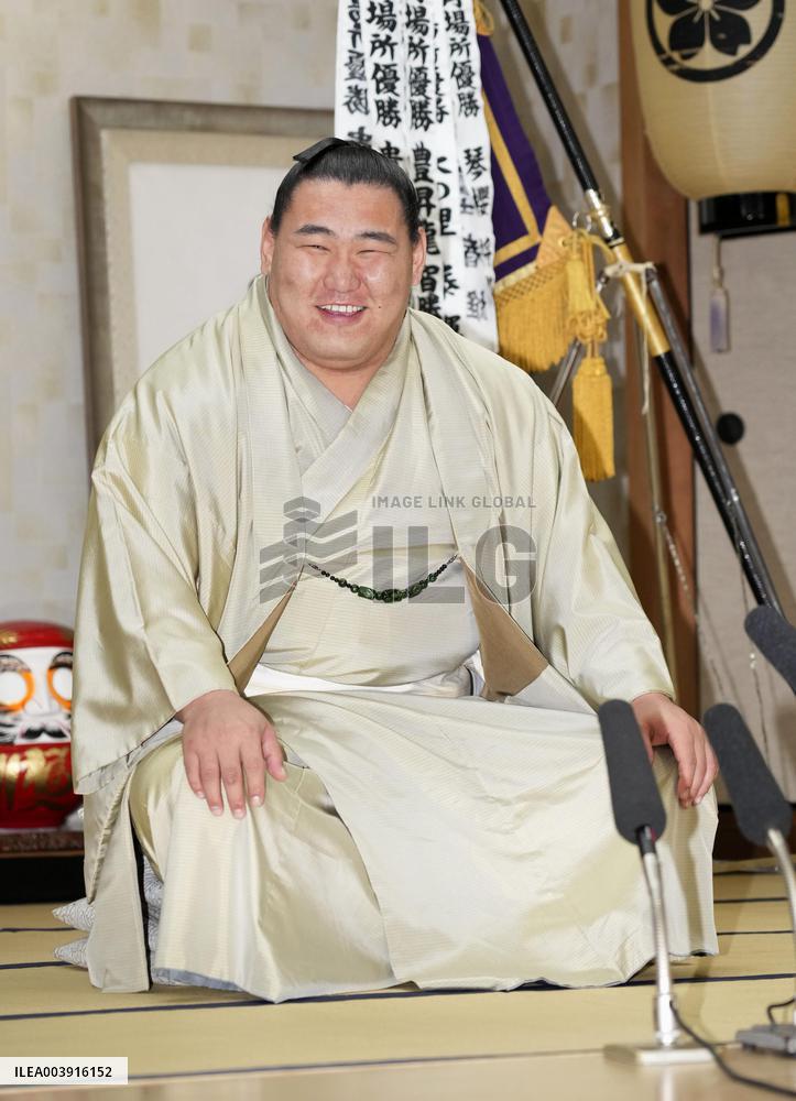 Sumo: New Year Grand Sumo Tournament