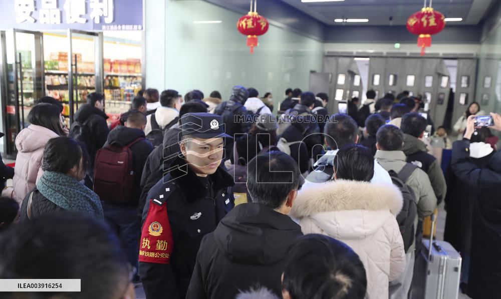 Spring Festival Return Peak in Huai'an