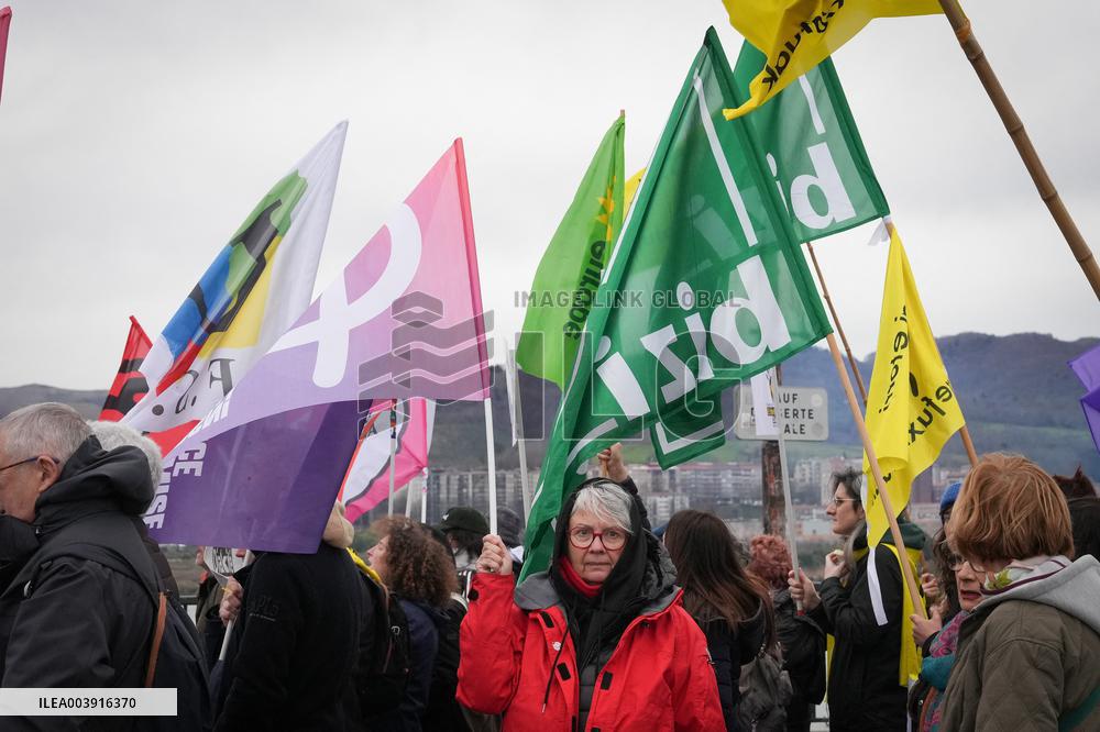 Demonstration in Irun against European migration policies