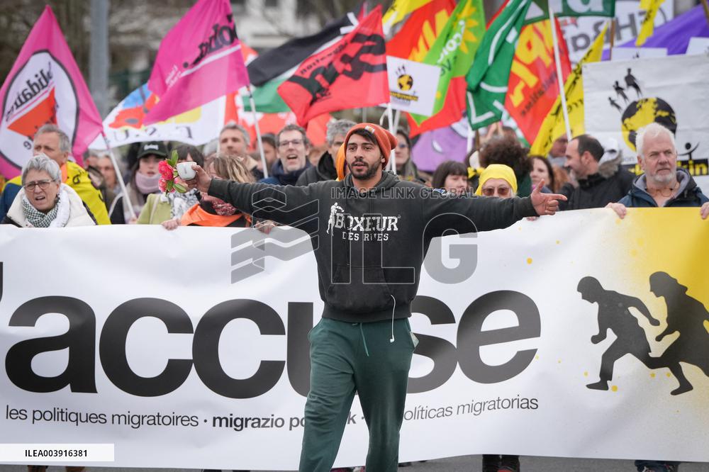 Demonstration in Irun against European migration policies