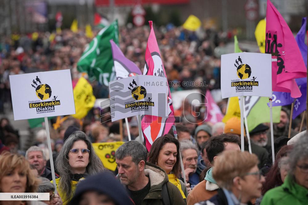 Demonstration in Irun against European migration policies