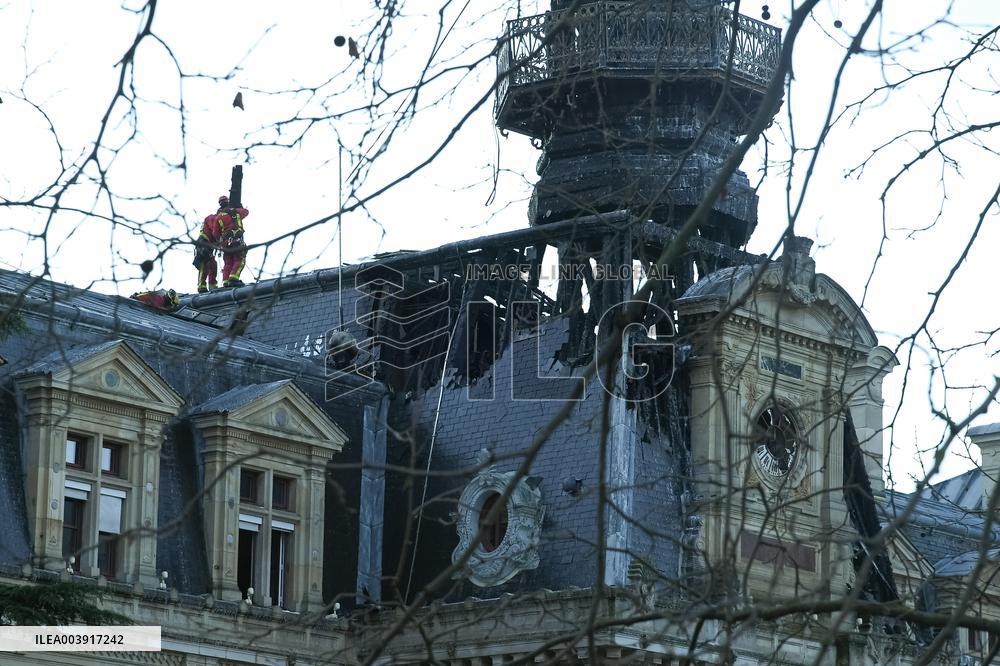 Fire at Paris 12th Arrondissement Town Hall