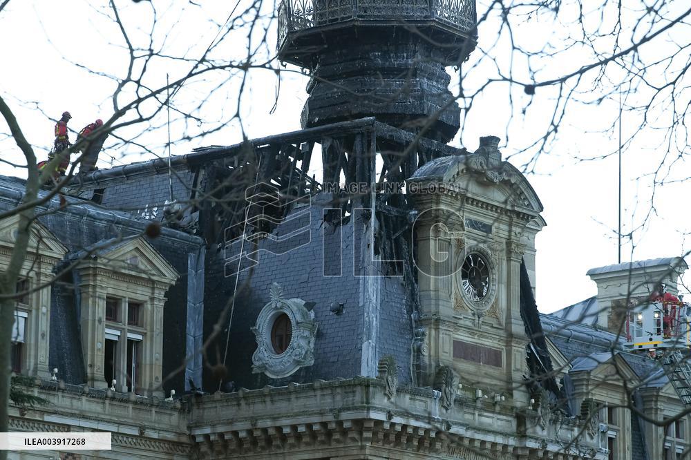Fire at Paris 12th Arrondissement Town Hall