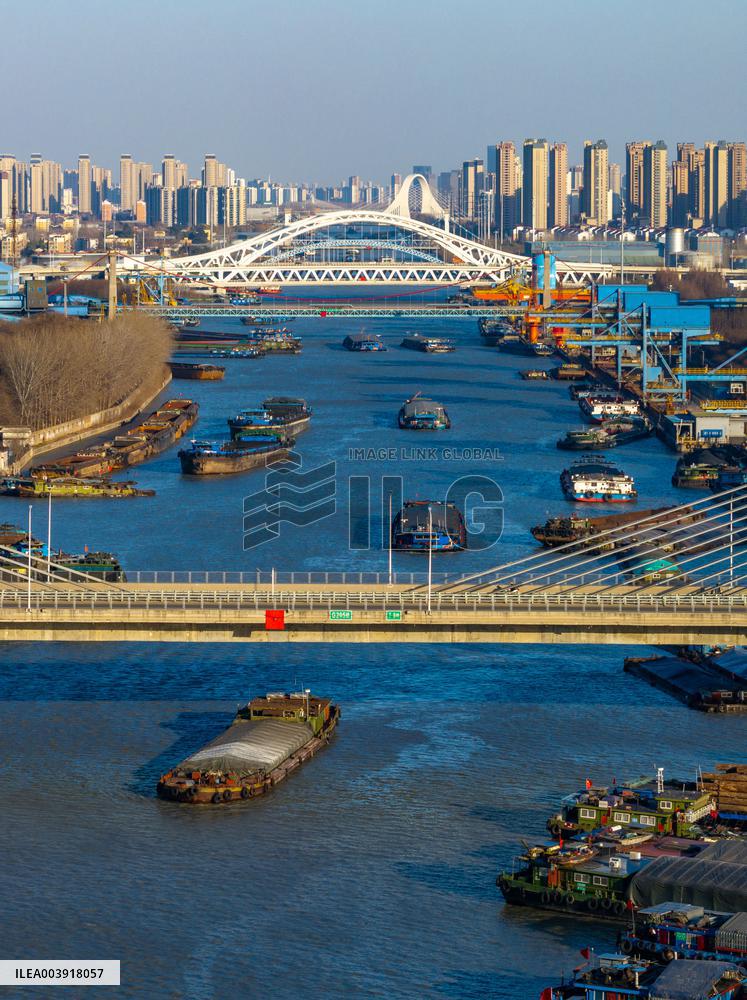 Beijing-hangzhou Canal Spring Festival Travel Rush