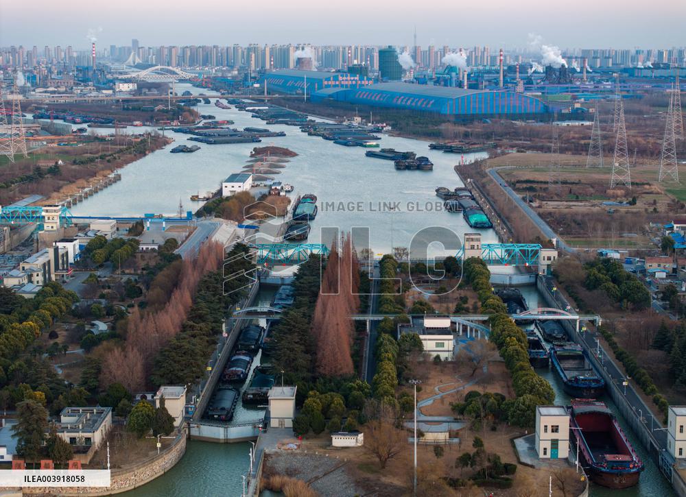 Beijing-hangzhou Canal Spring Festival Travel Rush