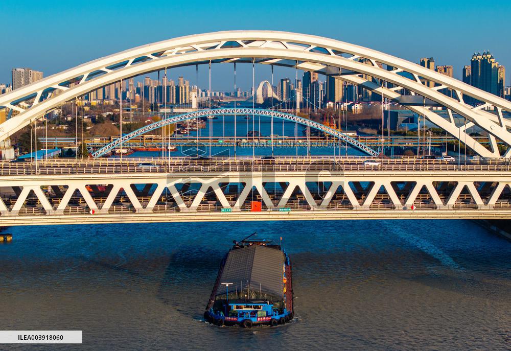 Beijing-hangzhou Canal Spring Festival Travel Rush