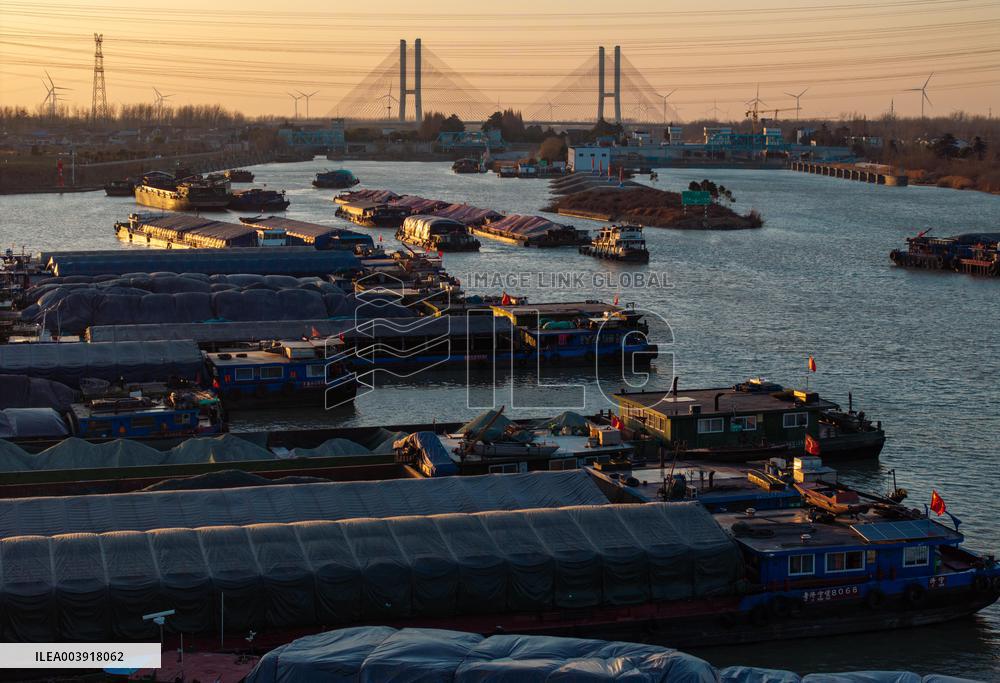 Beijing-hangzhou Canal Spring Festival Travel Rush