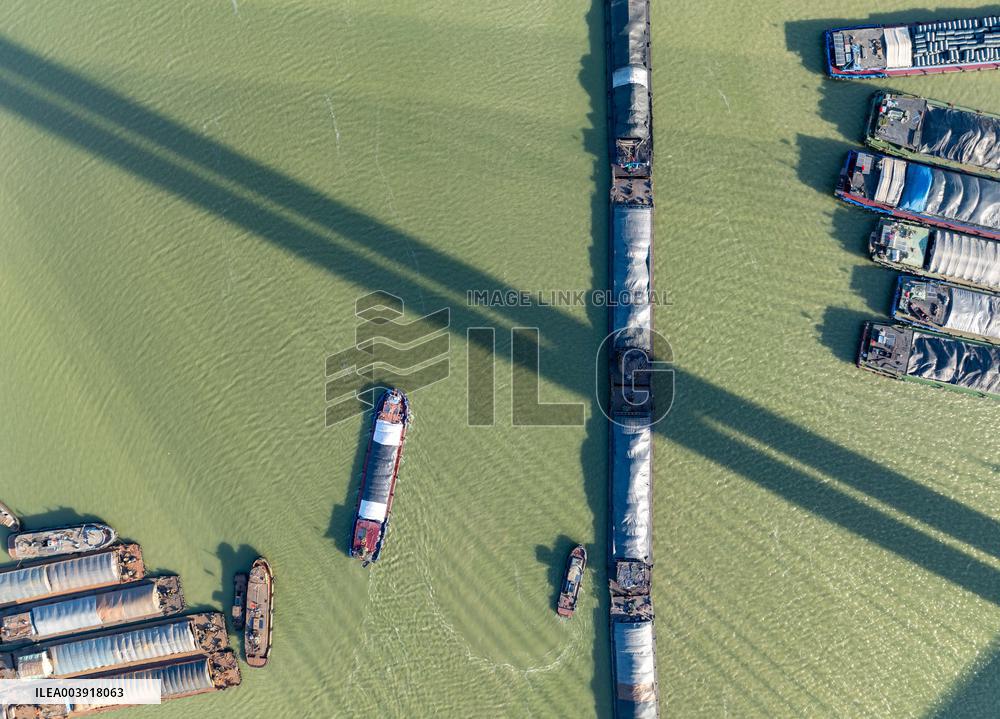 Beijing-hangzhou Canal Spring Festival Travel Rush