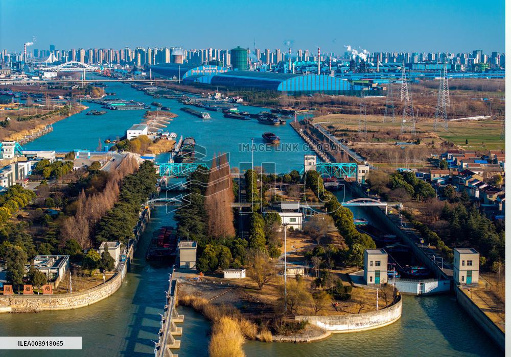 Beijing-hangzhou Canal Spring Festival Travel Rush