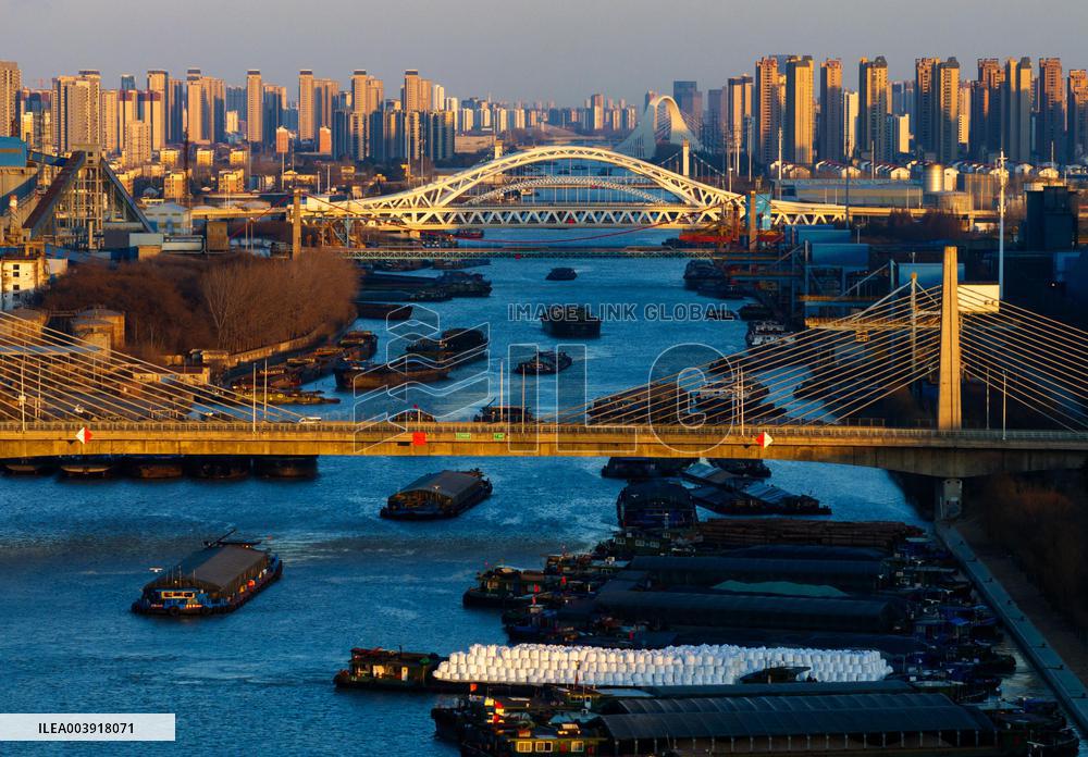Beijing-hangzhou Canal Spring Festival Travel Rush