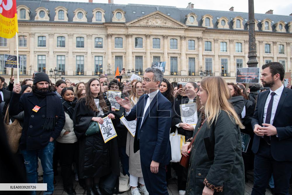 Gerald Darmanin talks to court clerks protesting at Place Vendome - Paris