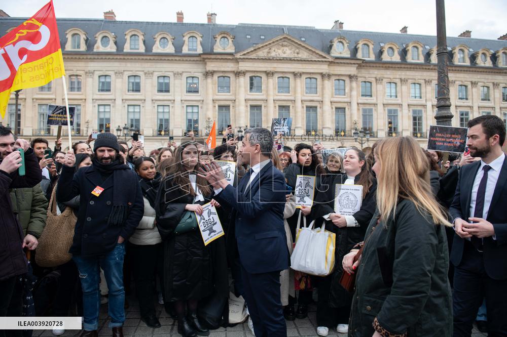 Gerald Darmanin talks to court clerks protesting at Place Vendome - Paris
