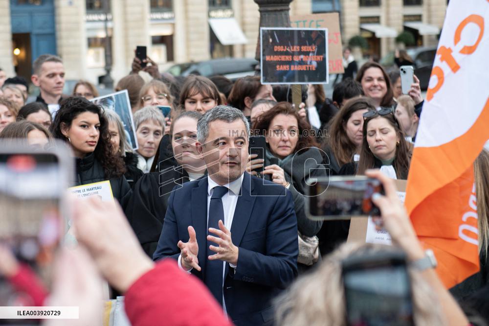 Gerald Darmanin talks to court clerks protesting at Place Vendome - Paris