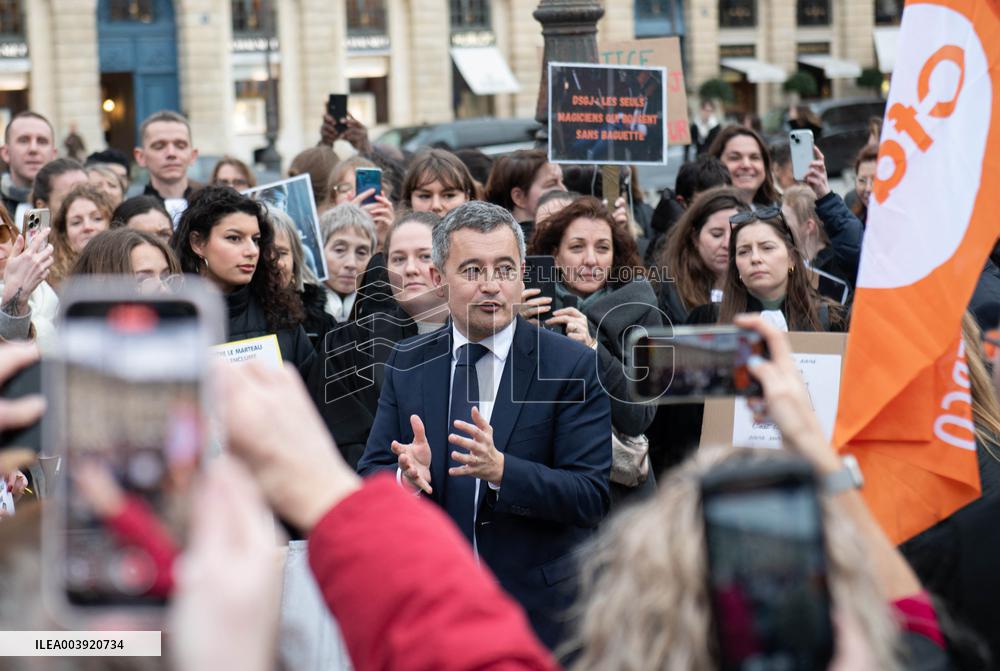 Gerald Darmanin talks to court clerks protesting at Place Vendome - Paris