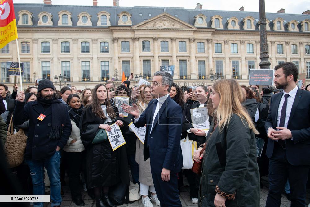Gerald Darmanin talks to court clerks protesting at Place Vendome - Paris