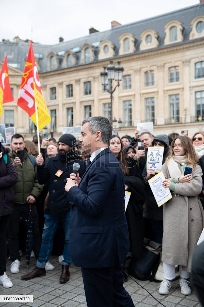 Gerald Darmanin talks to court clerks protesting at Place Vendome - Paris