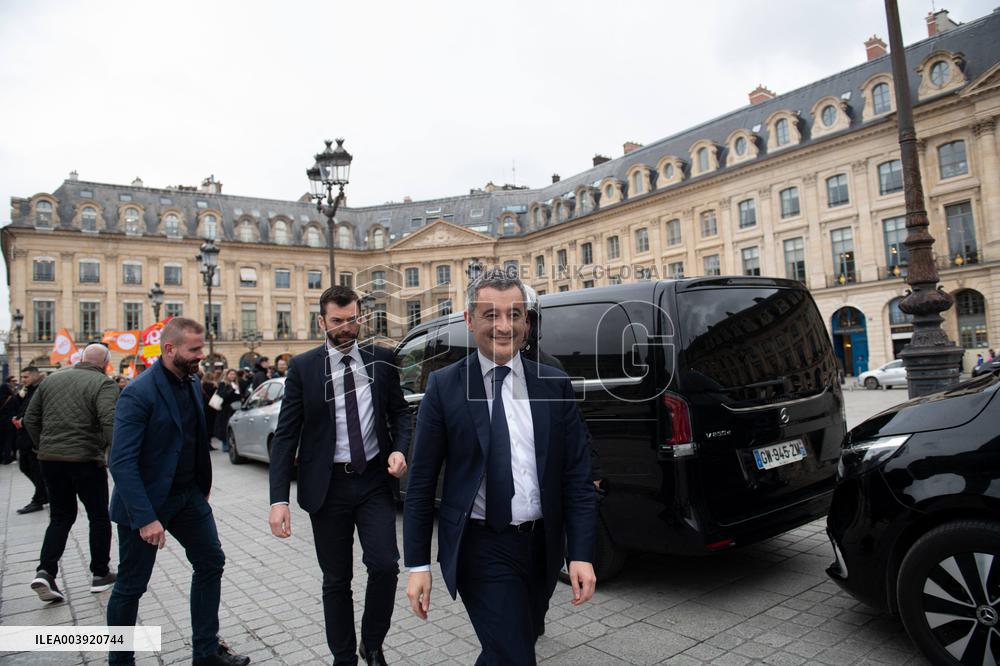 Gerald Darmanin talks to court clerks protesting at Place Vendome - Paris