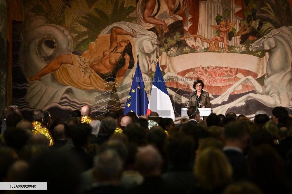 SYNAVI activists protest during Rachida Dati speech in Paris FA