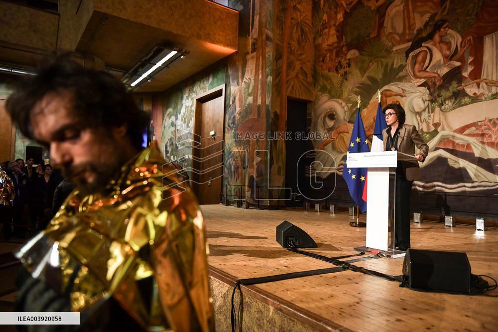 SYNAVI activists protest during Rachida Dati speech in Paris FA