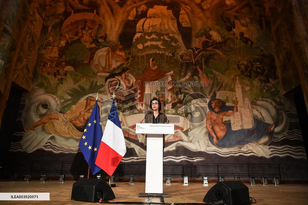 SYNAVI activists protest during Rachida Dati speech in Paris FA