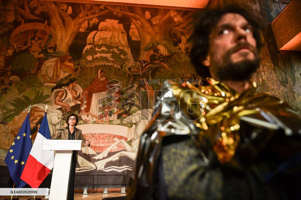 SYNAVI activists protest during Rachida Dati speech in Paris FA