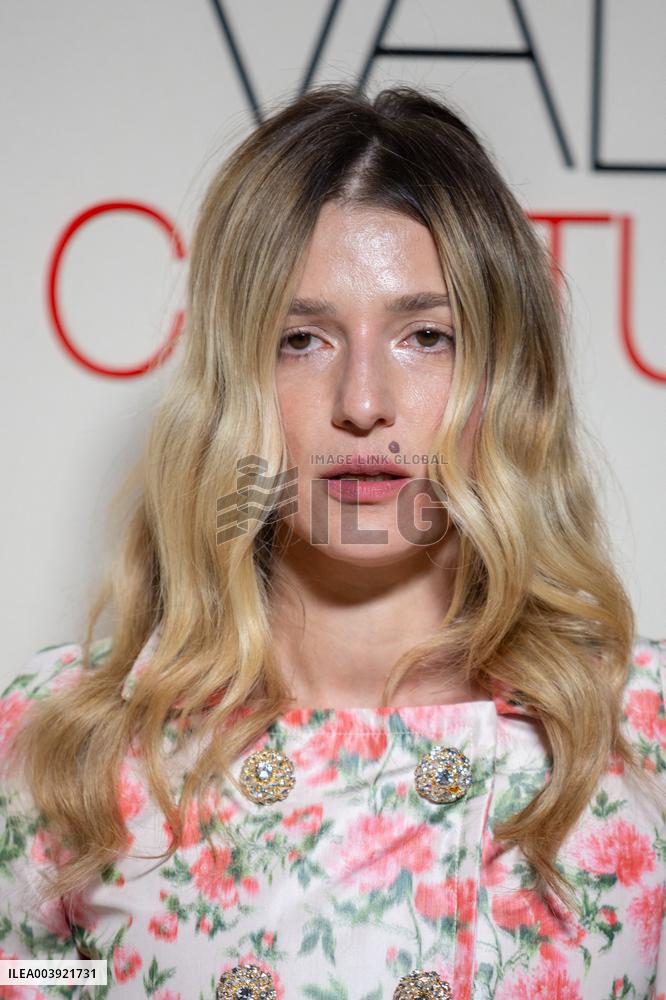 PFW - Giambattista Valli Haute Couture - Photocall NB