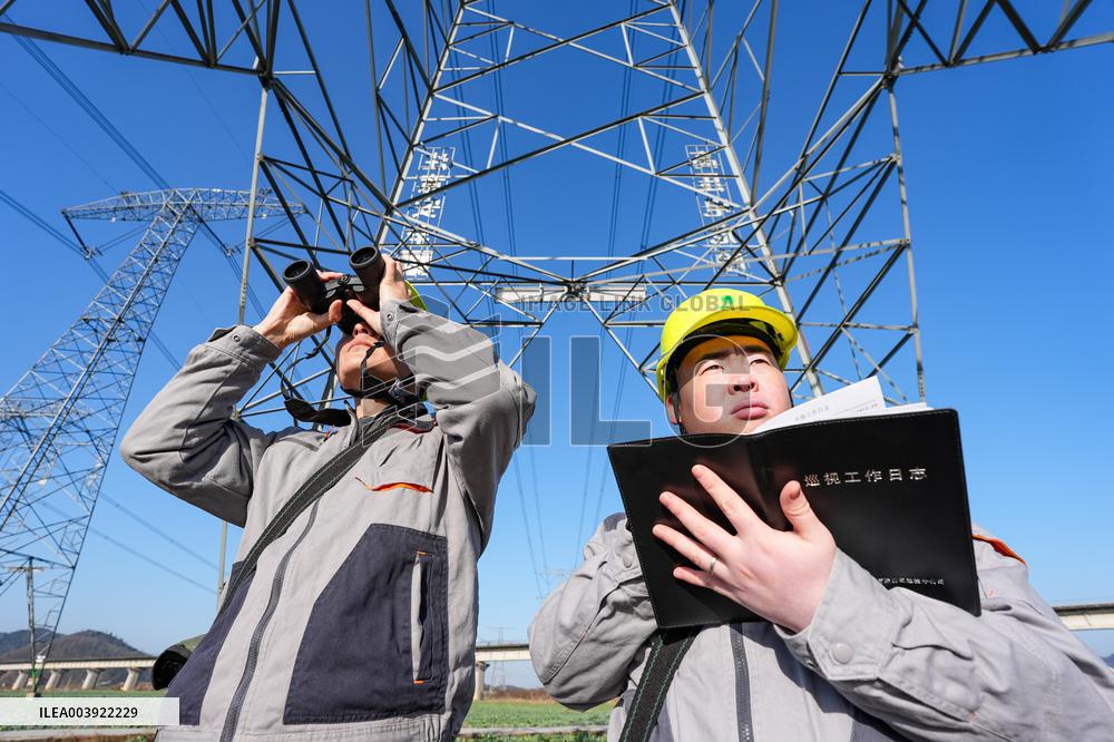 UHV Transmission Line Inspect
