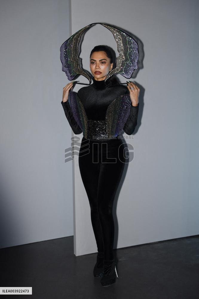 PFW - Rahul Mishra Front Row