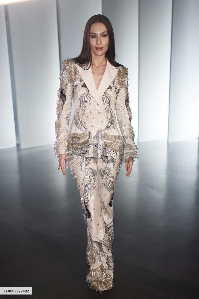 PFW - Rahul Mishra Front Row