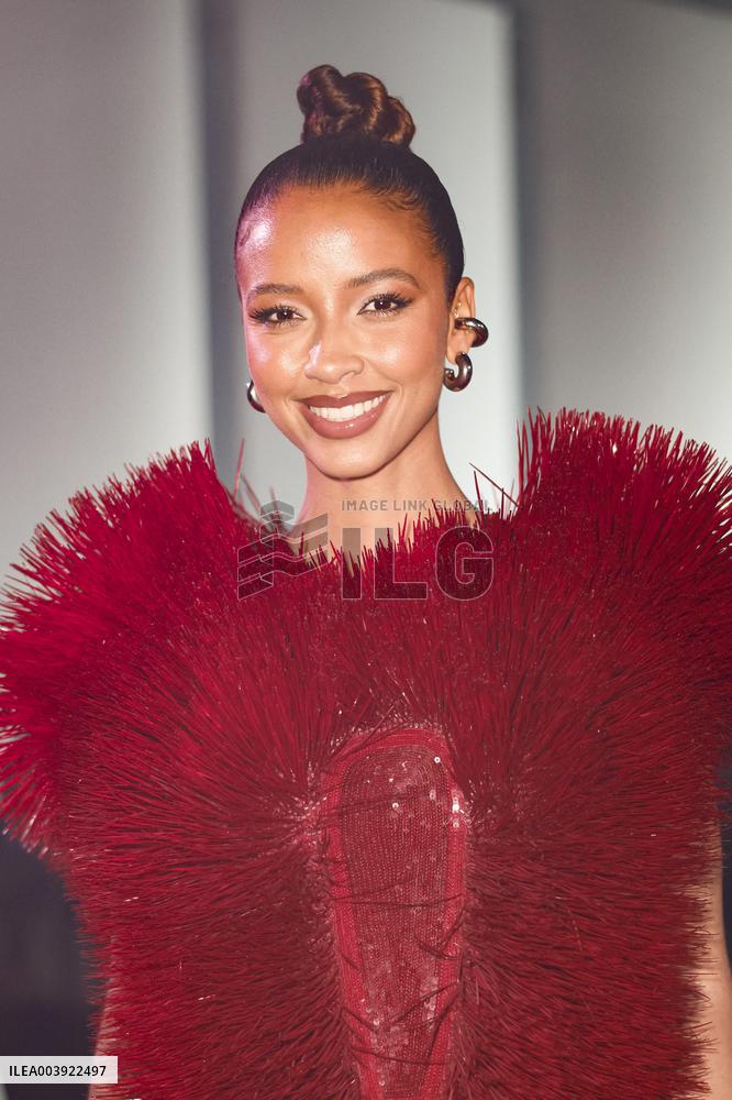 PFW - Rahul Mishra Front Row