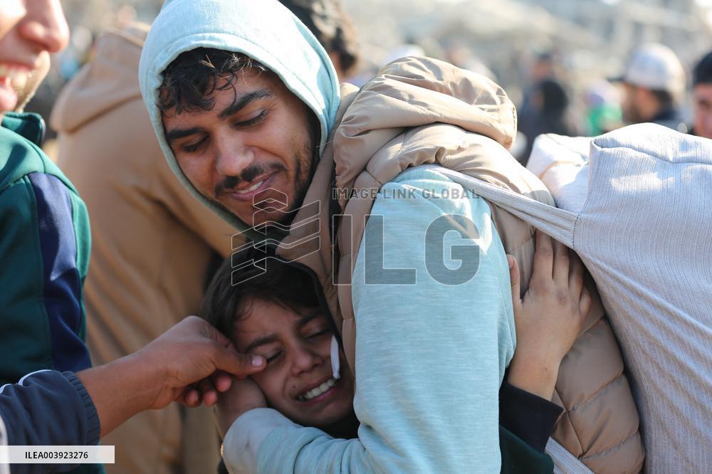 Displaced Palestinians Return to North of Gaza