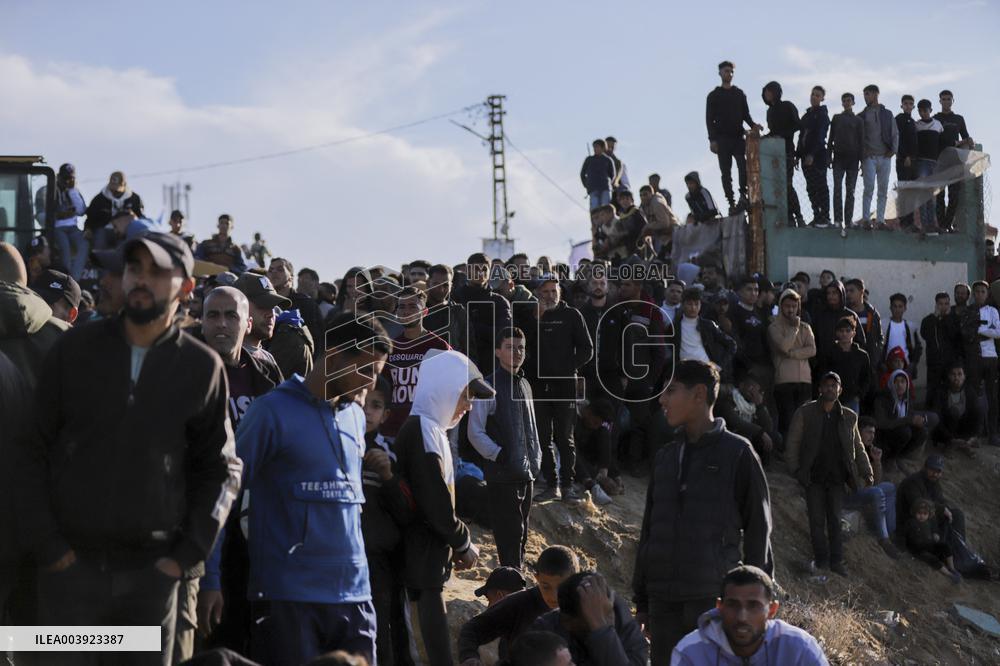Displaced Palestinians Returned To Northern Gaza