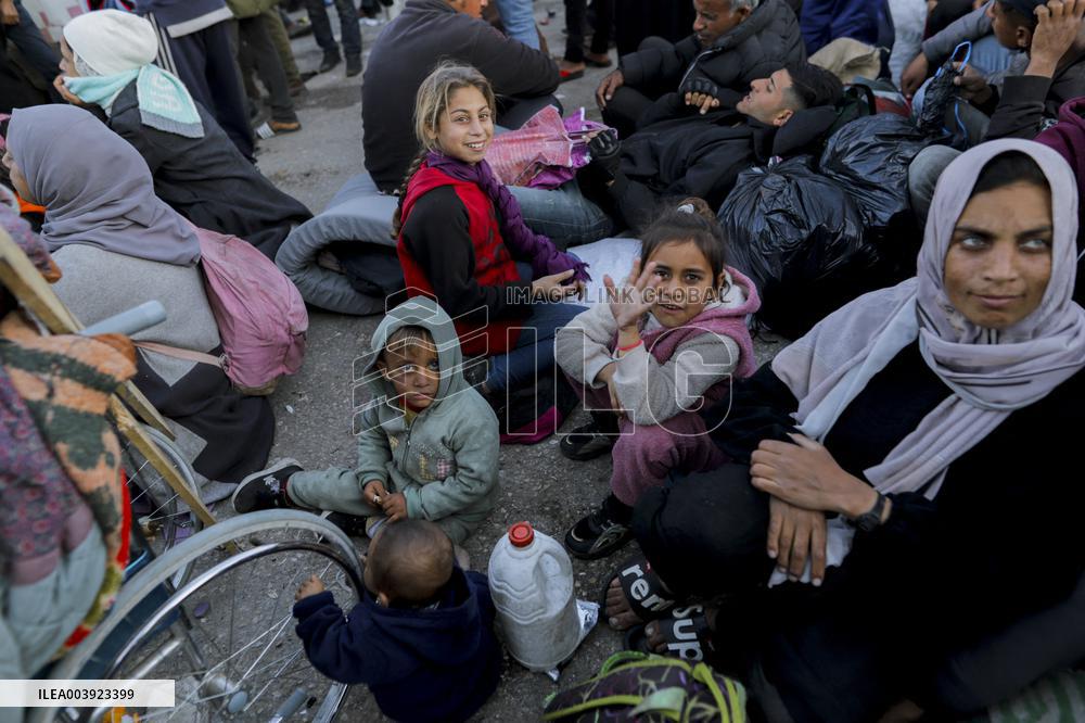 Displaced Palestinians Returned To Northern Gaza