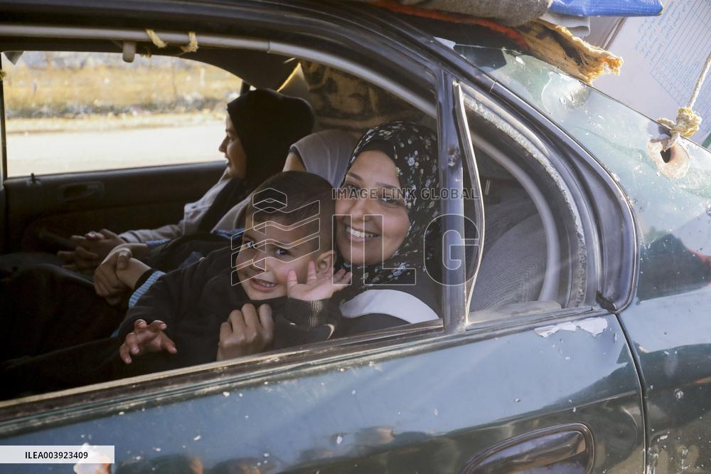 Displaced Palestinians Returned To Northern Gaza