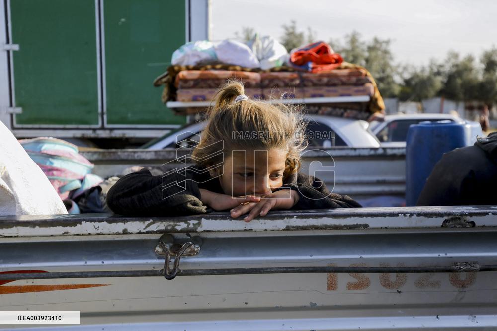 Displaced Palestinians Returned To Northern Gaza