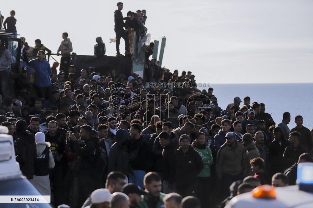 Displaced Palestinians Returned To Northern Gaza