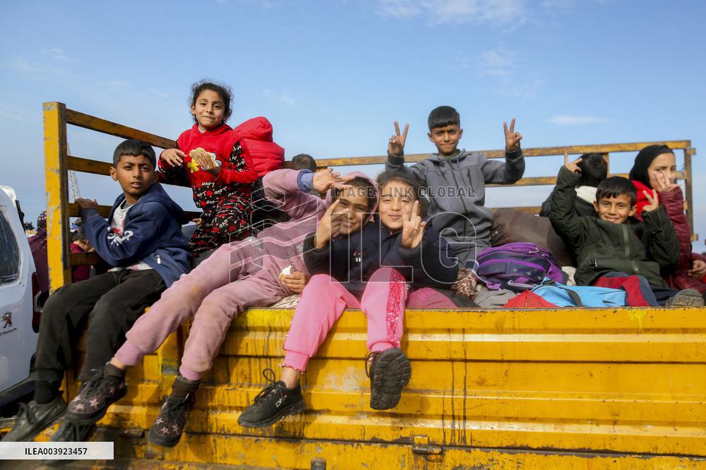 Displaced Palestinians Returned To Northern Gaza