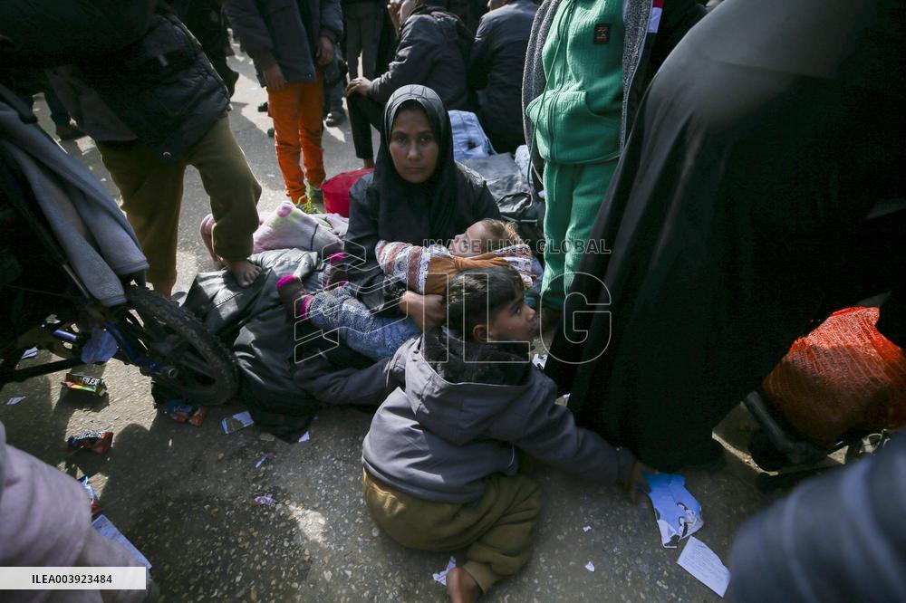 Displaced Palestinians Returned To Northern Gaza