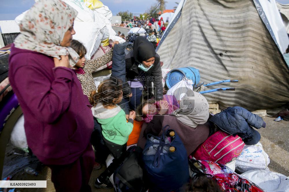 Displaced Palestinians Returned To Northern Gaza