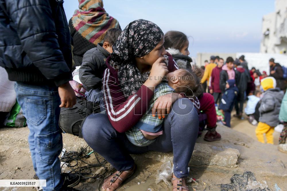 Displaced Palestinians Returned To Northern Gaza