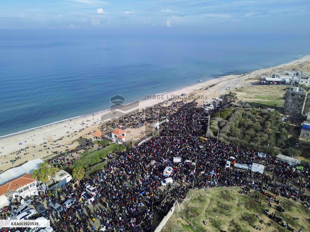 Displaced Palestinians Returned To Northern Gaza