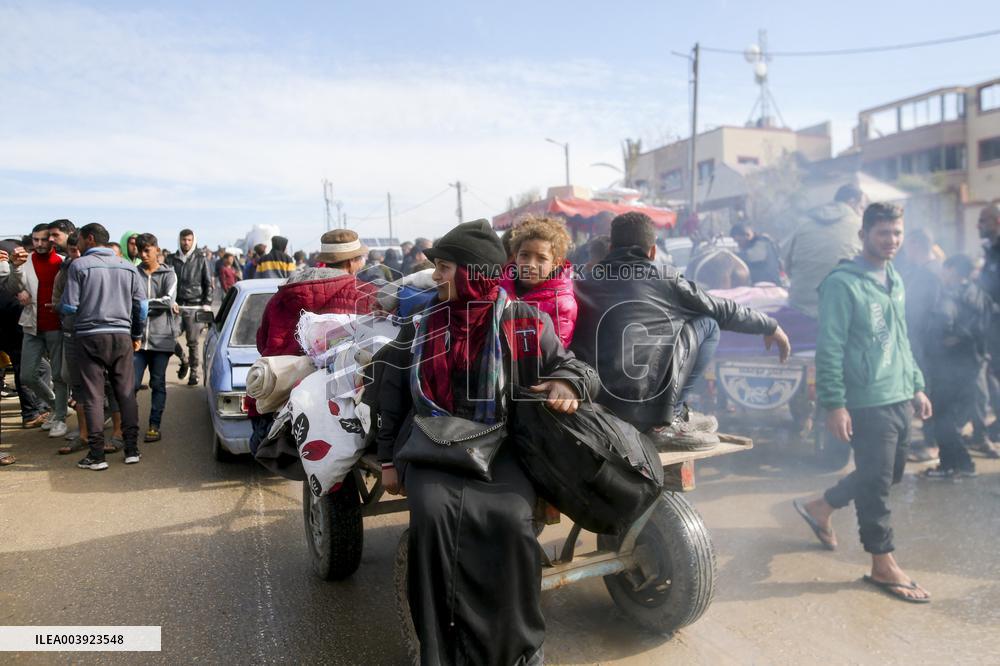 Displaced Palestinians Returned To Northern Gaza