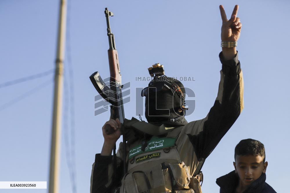 Displaced Palestinians Returned To Northern Gaza